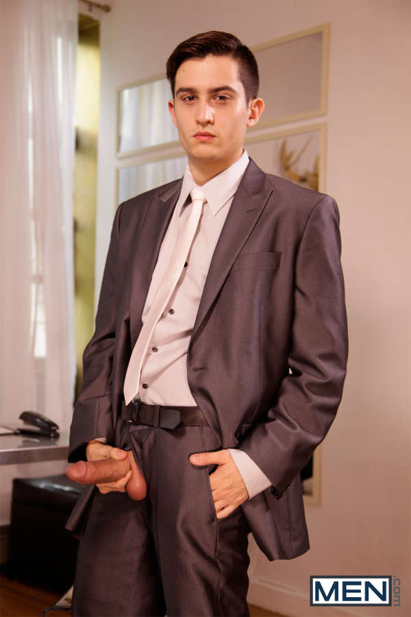 jeune mec exhibe costard jeune mec exhibe costard