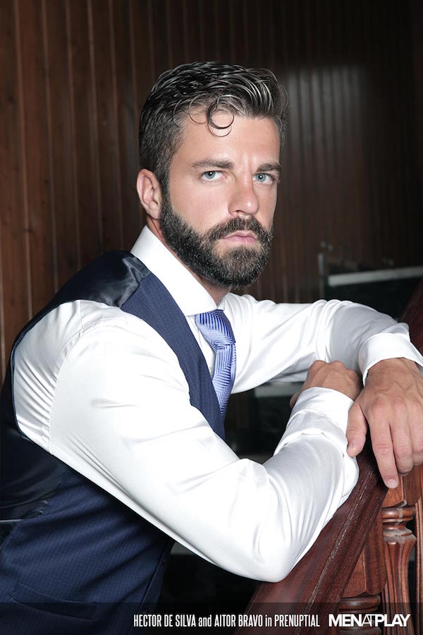 marié hétéro en costume