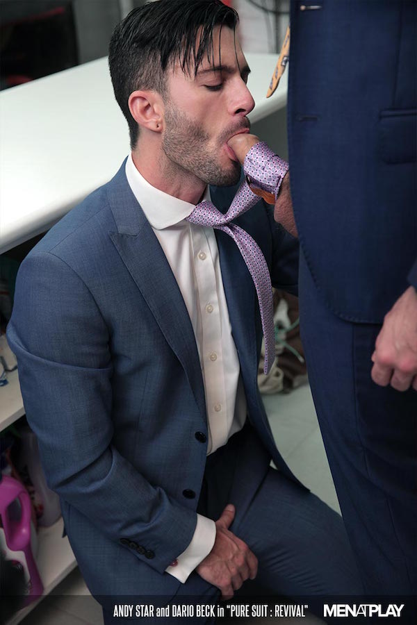 cravate enroulé bite sucée